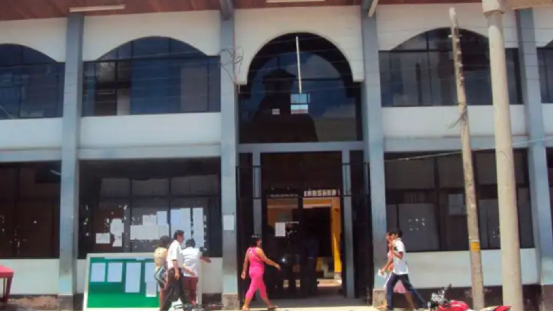 Dictan prisión preventiva a presuntos implicados en red que habría descontado dinero a docentes de la UGEL Contamana