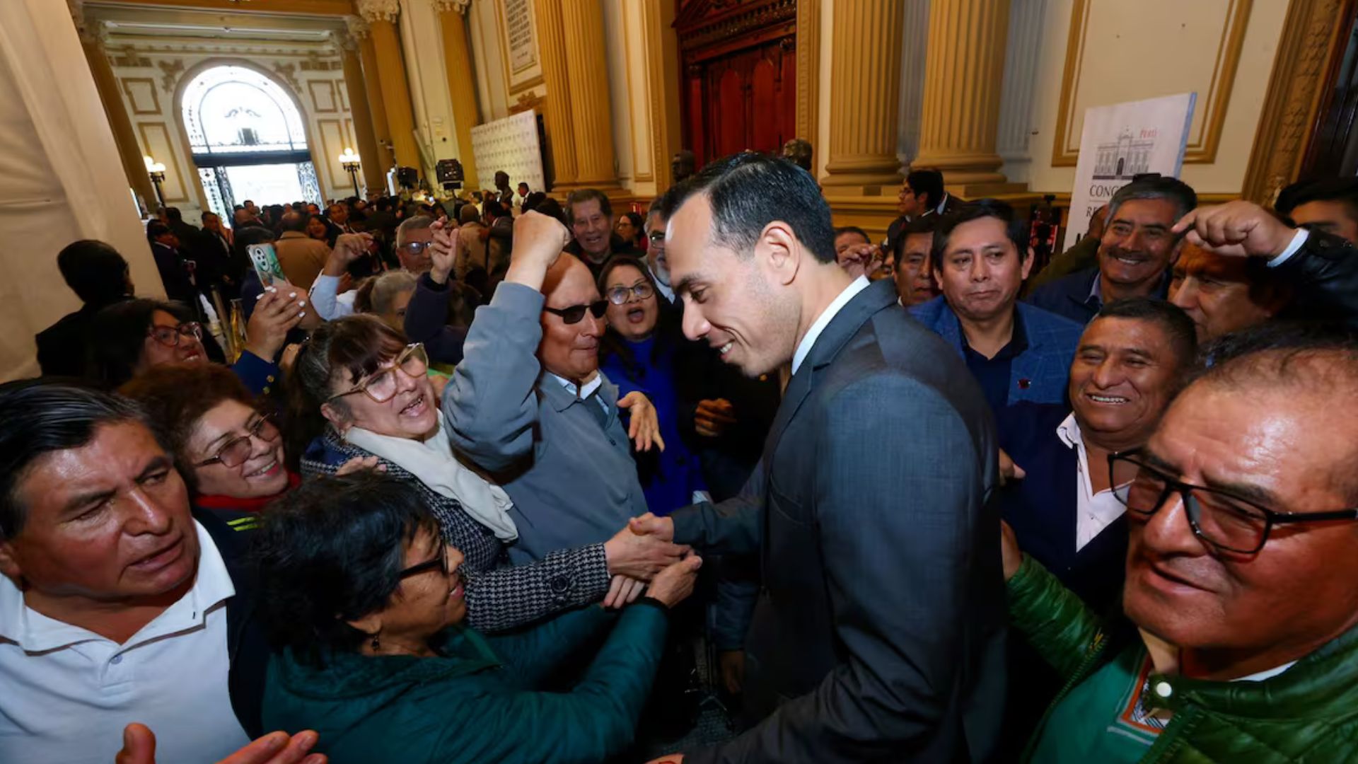 Congreso aprueba ley que eleva pensiones de docentes jubilados y cesantes a S/ 3,300