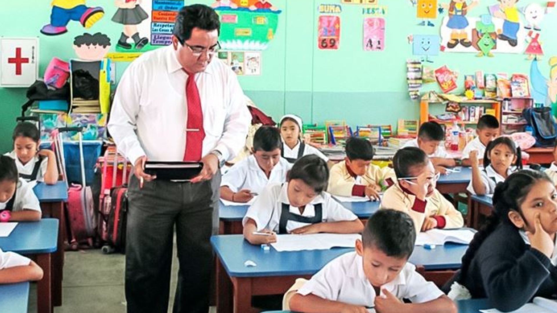 Más de 60 mil docentes buscan cambiar de colegio a partir del 2026: Minedu habilita proceso de reasignación a nivel nacional